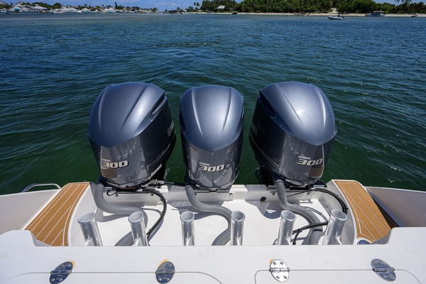 35ft Everglades Yacht For Sale