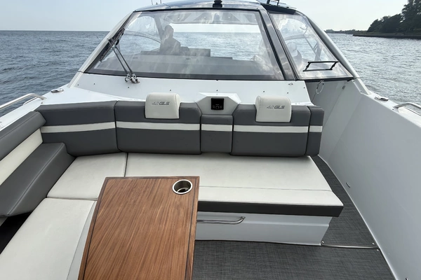 Cruisers Yachts 42 GLS OB Yacht For Sale