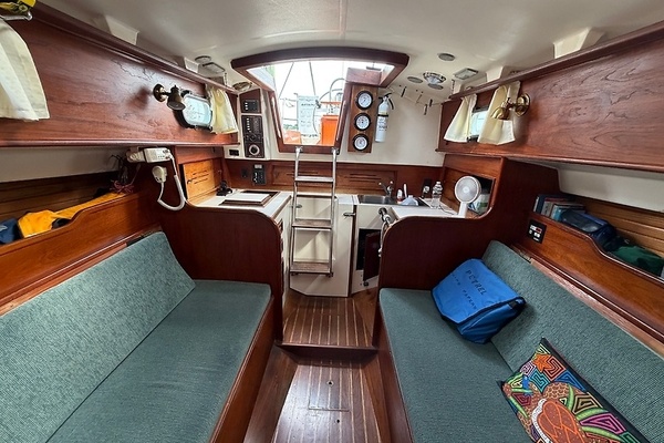 Petrel 30ft Cape Dory Yacht For Sale