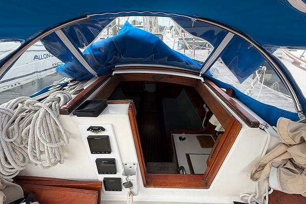 Petrel 30ft Cape Dory Yacht For Sale