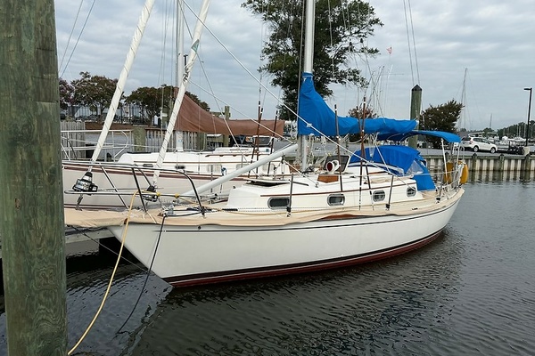 Petrel 30ft Cape Dory Yacht For Sale