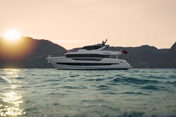 86 OCEAN ENCLOSED 86ft Sunseeker Yacht For Sale
