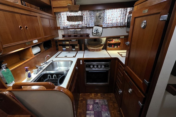 Inspeyered 2 46ft Grand Banks Yacht For Sale