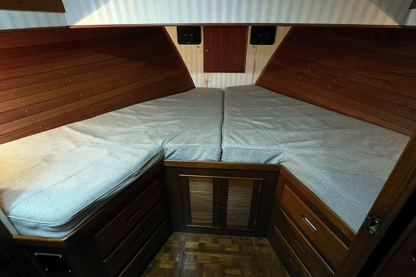 Inspeyered 2 46ft Grand Banks Yacht For Sale