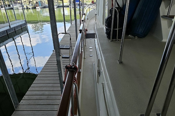 Inspeyered 2 46ft Grand Banks Yacht For Sale