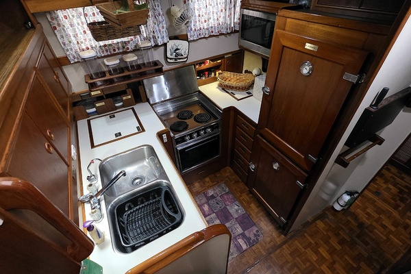 Inspeyered 2 46ft Grand Banks Yacht For Sale