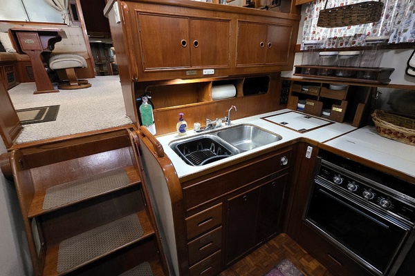 Inspeyered 2 46ft Grand Banks Yacht For Sale