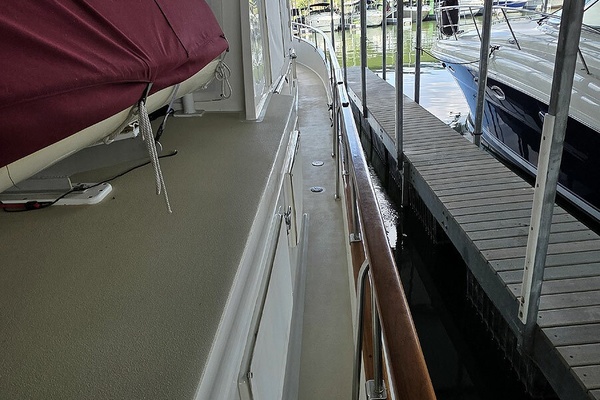 Inspeyered 2 46ft Grand Banks Yacht For Sale