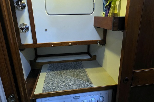 Inspeyered 2 46ft Grand Banks Yacht For Sale