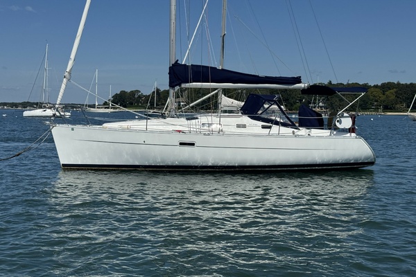 33ft Beneteau Yacht For Sale