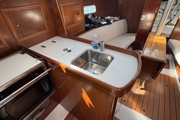 33ft Beneteau Yacht For Sale