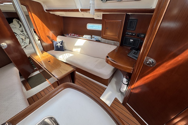 33ft Beneteau Yacht For Sale