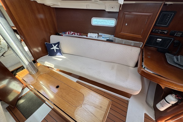 33ft Beneteau Yacht For Sale