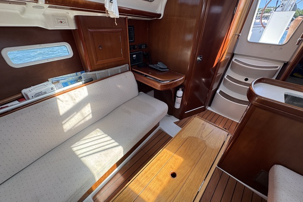 33ft Beneteau Yacht For Sale