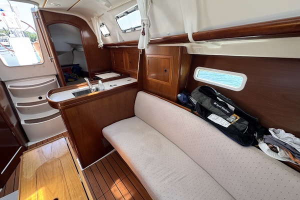 33ft Beneteau Yacht For Sale