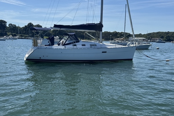 33ft Beneteau Yacht For Sale