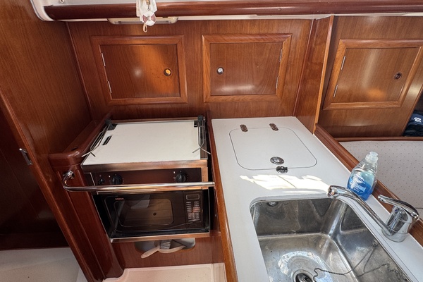 33ft Beneteau Yacht For Sale