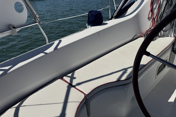 33ft Beneteau Yacht For Sale