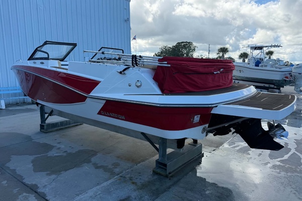 Wake N Lake 20ft Glastron Yacht For Sale