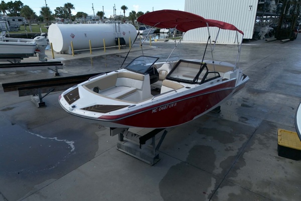 Wake N Lake 20ft Glastron Yacht For Sale
