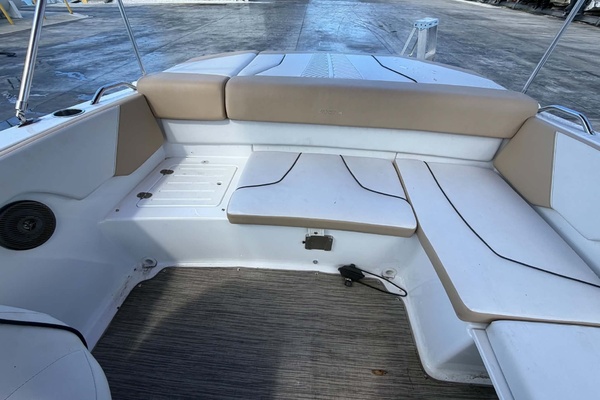 Wake N Lake 20ft Glastron Yacht For Sale