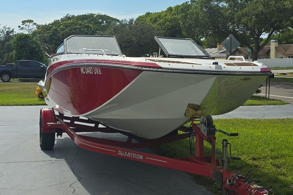 Wake N Lake 20ft Glastron Yacht For Sale