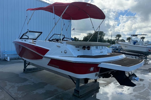 Wake N Lake 20ft Glastron Yacht For Sale