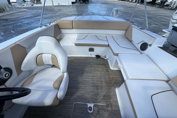 Wake N Lake 20ft Glastron Yacht For Sale