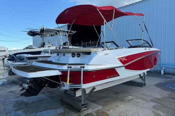Wake N Lake 20ft Glastron Yacht For Sale