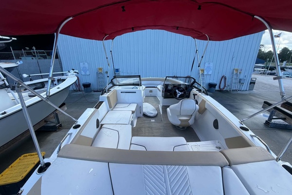Wake N Lake 20ft Glastron Yacht For Sale
