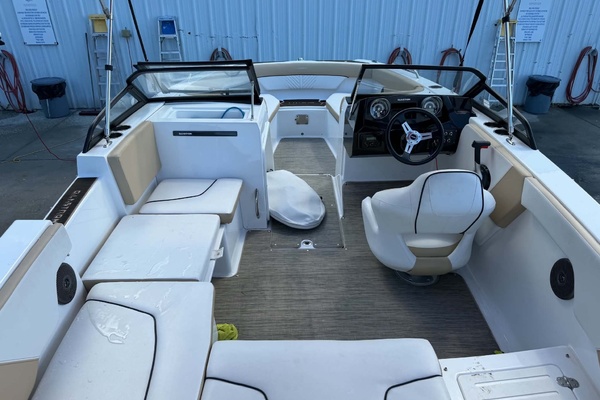 Wake N Lake 20ft Glastron Yacht For Sale