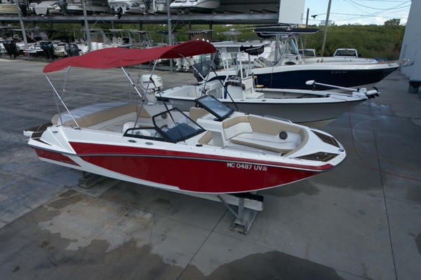 Wake N Lake 20ft Glastron Yacht For Sale