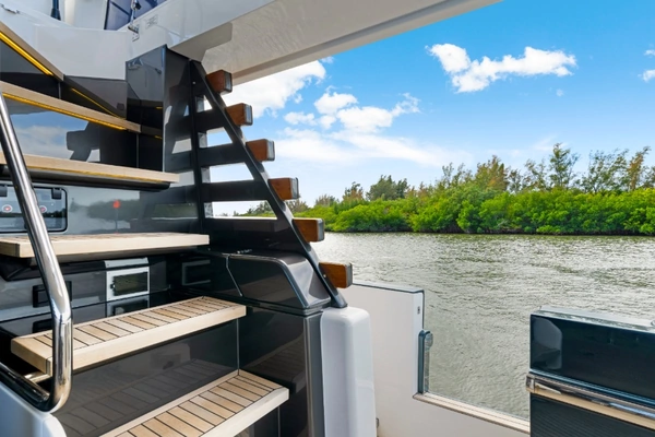 Azimut Magellano 60 Yacht For Sale