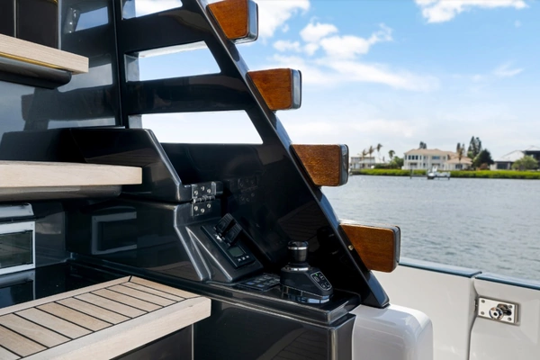 Azimut Magellano 60 Yacht For Sale