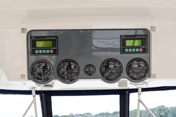 Sea Ray 52 Sedan Bridge Yacht For Sale
