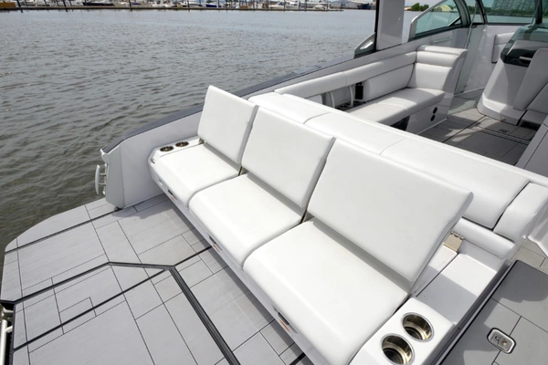 Aviara AV 32 Yacht For Sale