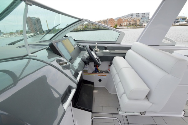 32ft Aviara Yacht For Sale