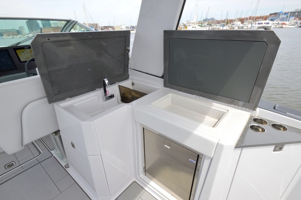 32ft Aviara Yacht For Sale