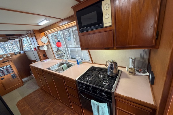 Sun Glo 42ft Cruise A Home Yacht For Sale