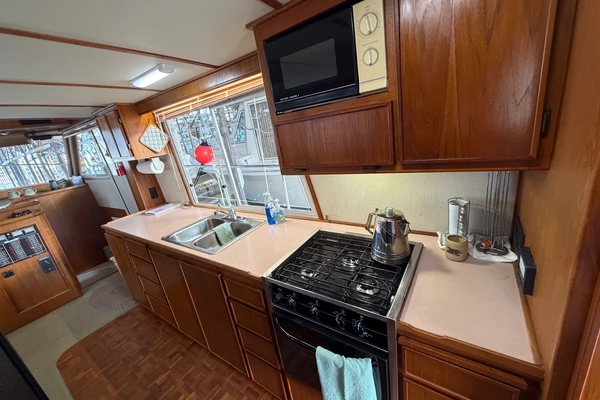 Cruise-A-Home Corsair 4200 Yacht For Sale