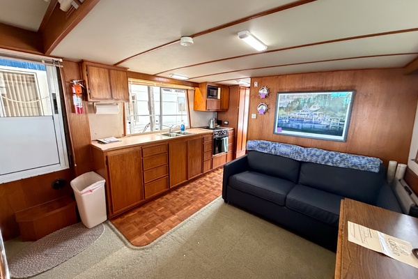 Sun Glo 42ft Cruise A Home Yacht For Sale