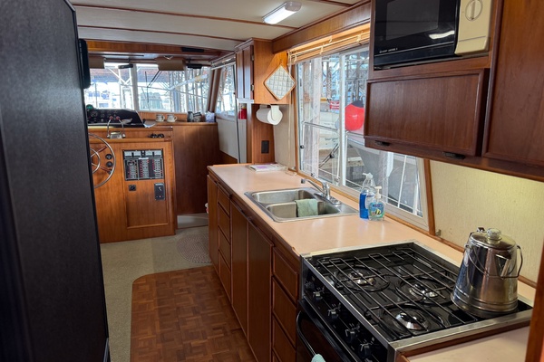 Sun Glo 42ft Cruise A Home Yacht For Sale
