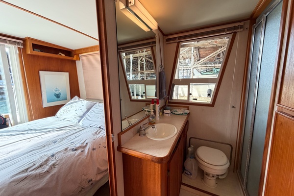 Sun Glo 42ft Cruise A Home Yacht For Sale