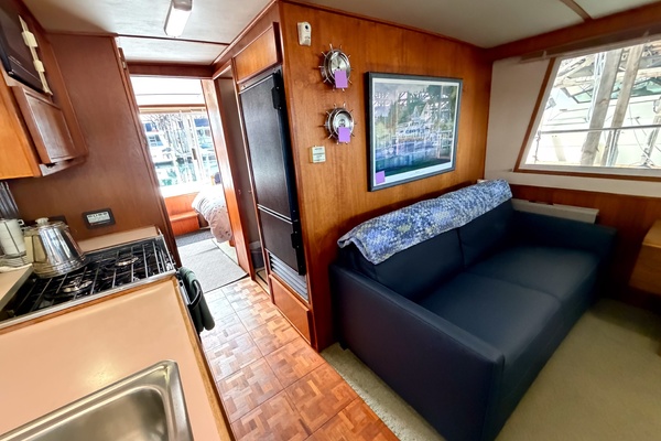 Sun Glo 42ft Cruise A Home Yacht For Sale