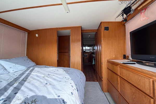 Cruise-A-Home Corsair 4200 Yacht For Sale