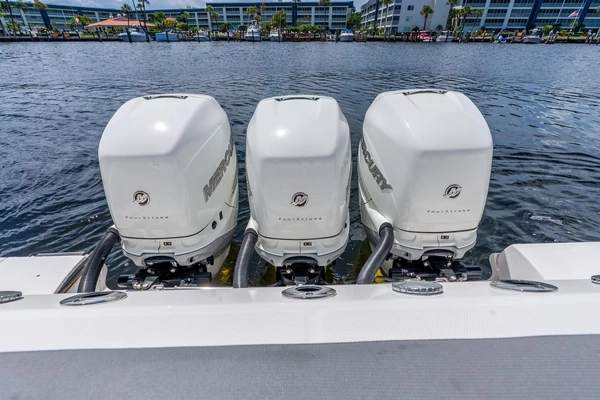 Boston Whaler  Yacht For Sale