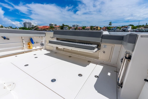 Boston Whaler  Yacht For Sale
