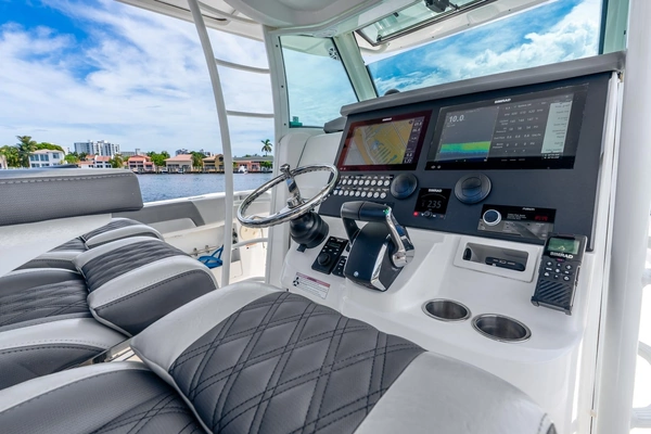 Boston Whaler  Yacht For Sale