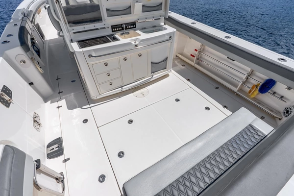 Boston Whaler  Yacht For Sale