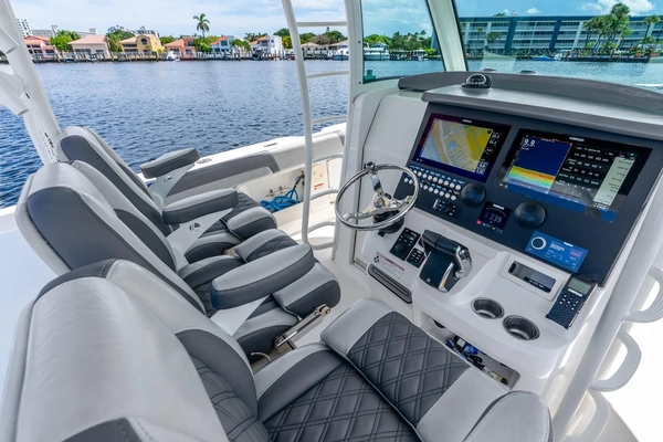 Boston Whaler  Yacht For Sale